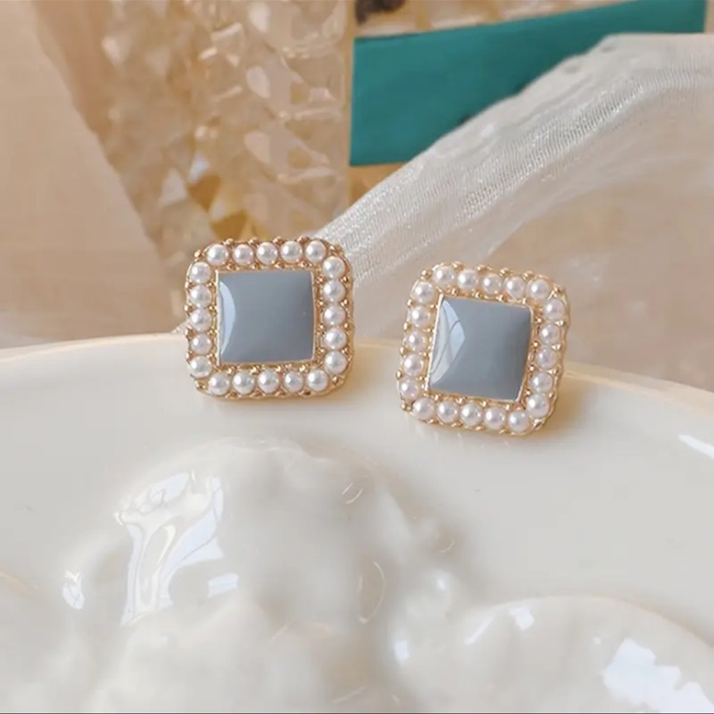 “Blair” Blue Dainty Coguette Vintage Blue style Stud earrings faux pearl